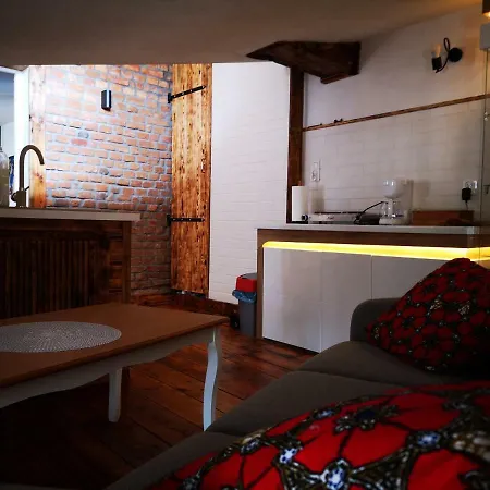 Apartman Partyzantow 22 *